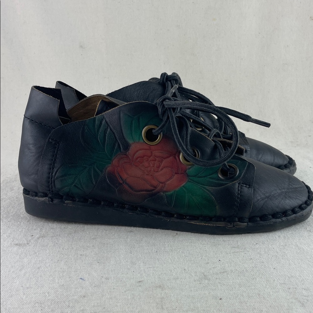 Leather Shoes with Floral Design Size 5 - Picture 5 of 10